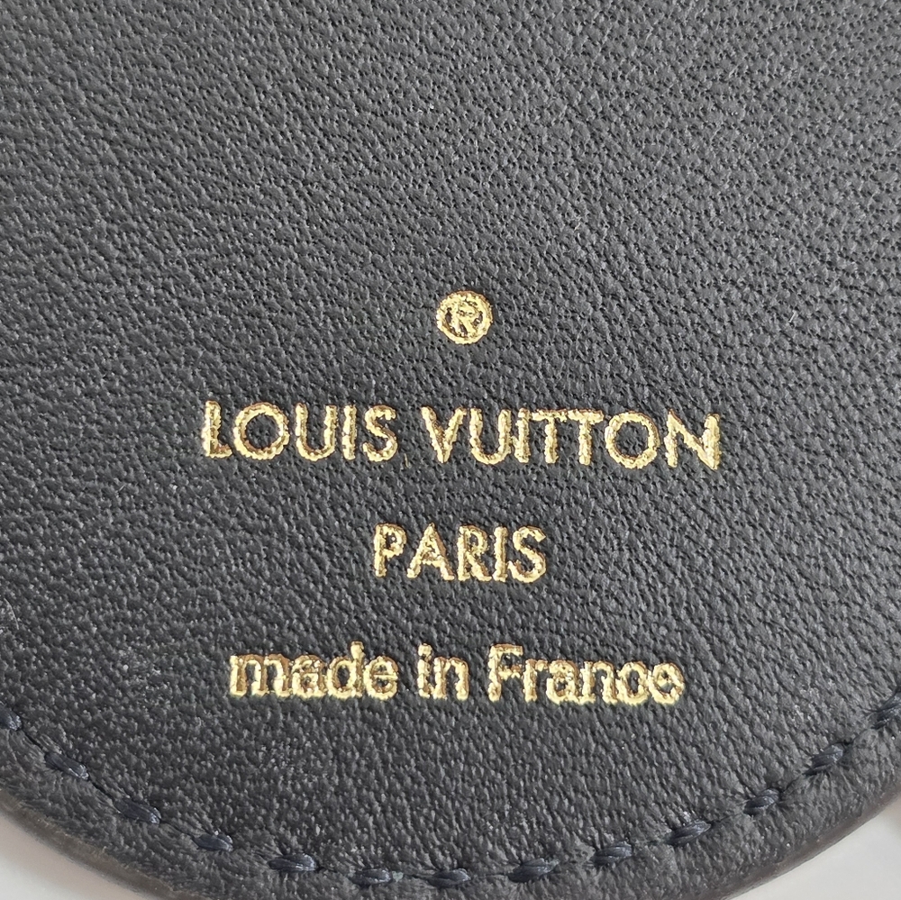 ✨️Authentic Louis Vuitton Reverse Monogram Charm / Key Chain - Picture 9 of 10